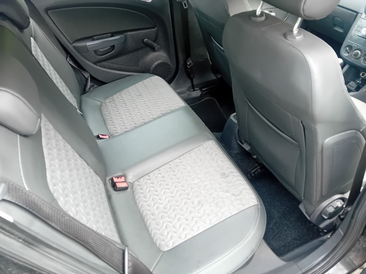 Used Vauxhall Corsa 2011 for sale - 76594757: Photo 9