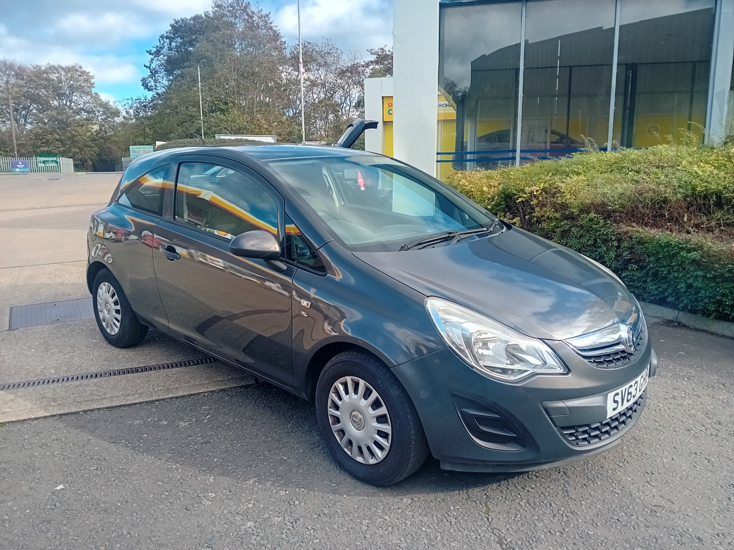 Used Vauxhall Corsa 2013 for sale - 76364989: Photo 1