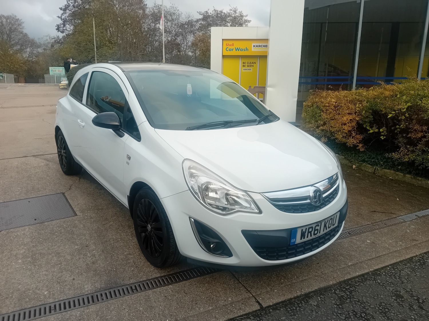 Used Vauxhall Corsa 2011 for sale - 76493832: Photo 2