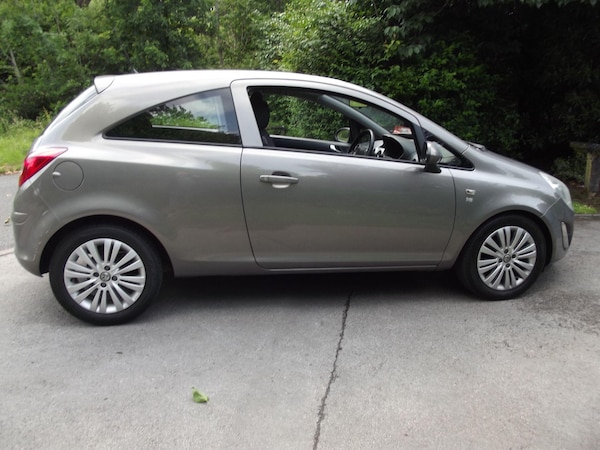 Used Vauxhall Corsa 2011 for sale - 76188662: Photo 2