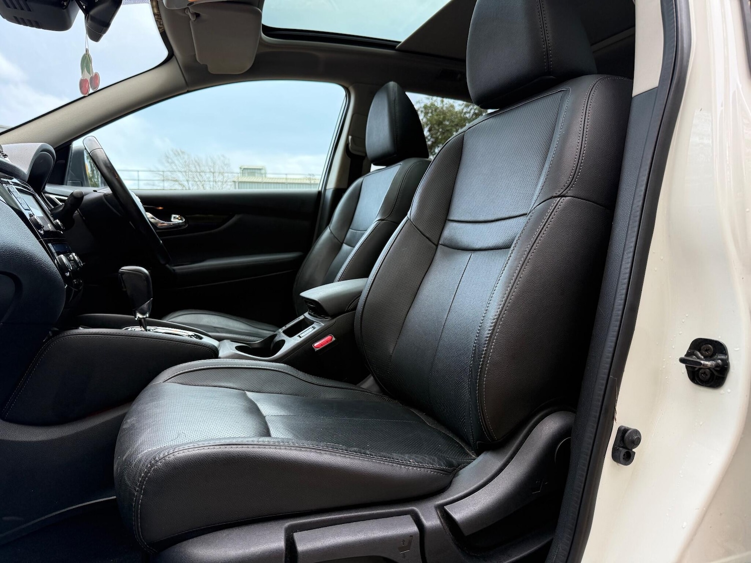 Used Nissan Qashqai 2014 for sale - 76433011: Photo 30