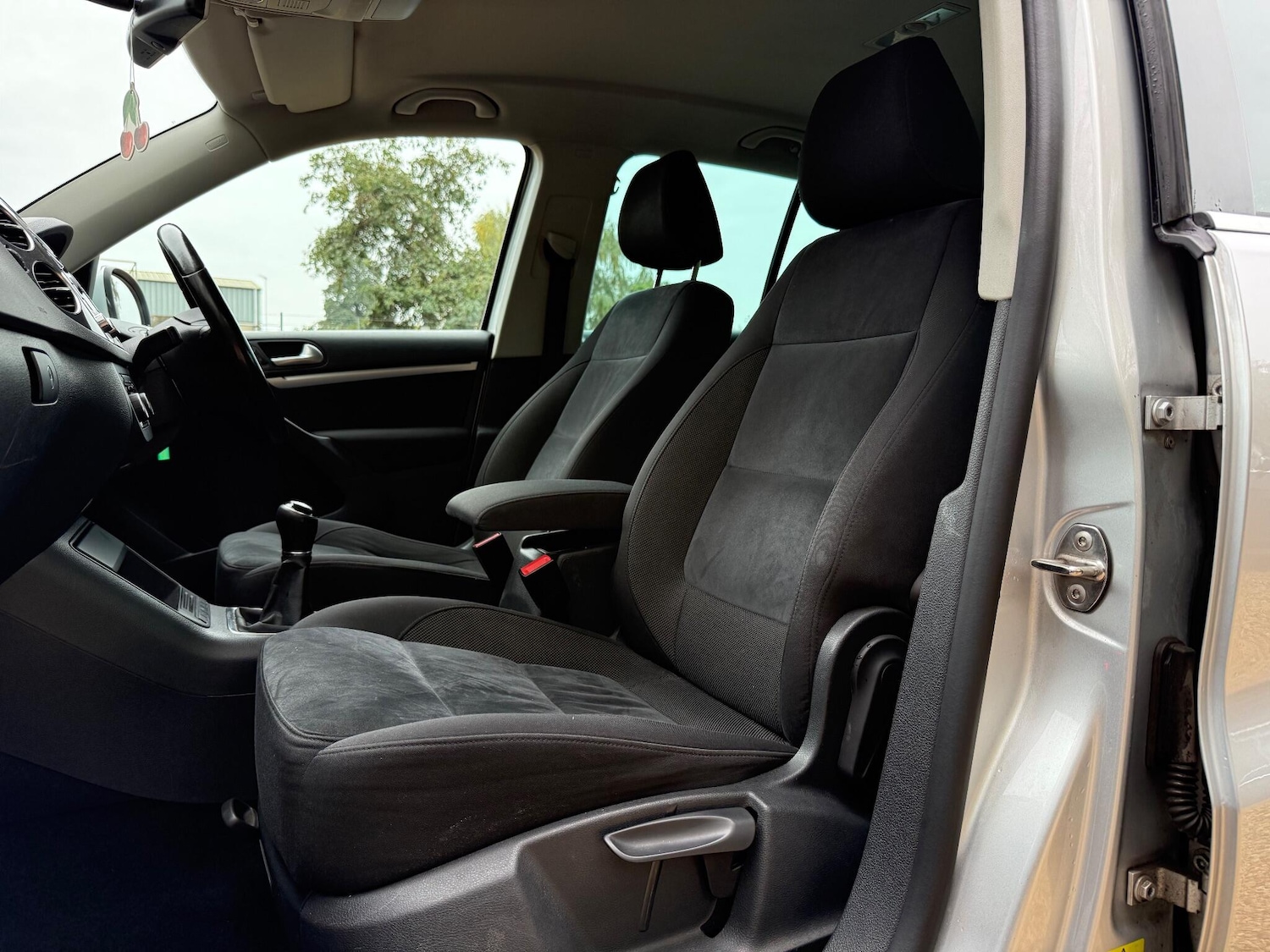 Used Volkswagen Tiguan 2014 for sale - 76765686: Photo 28