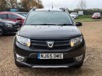 Used Dacia Sandero Stepway 2015 for sale - 76765496: Photo