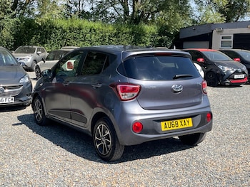 Used Hyundai i10 2018 for sale - 79496221: Photo