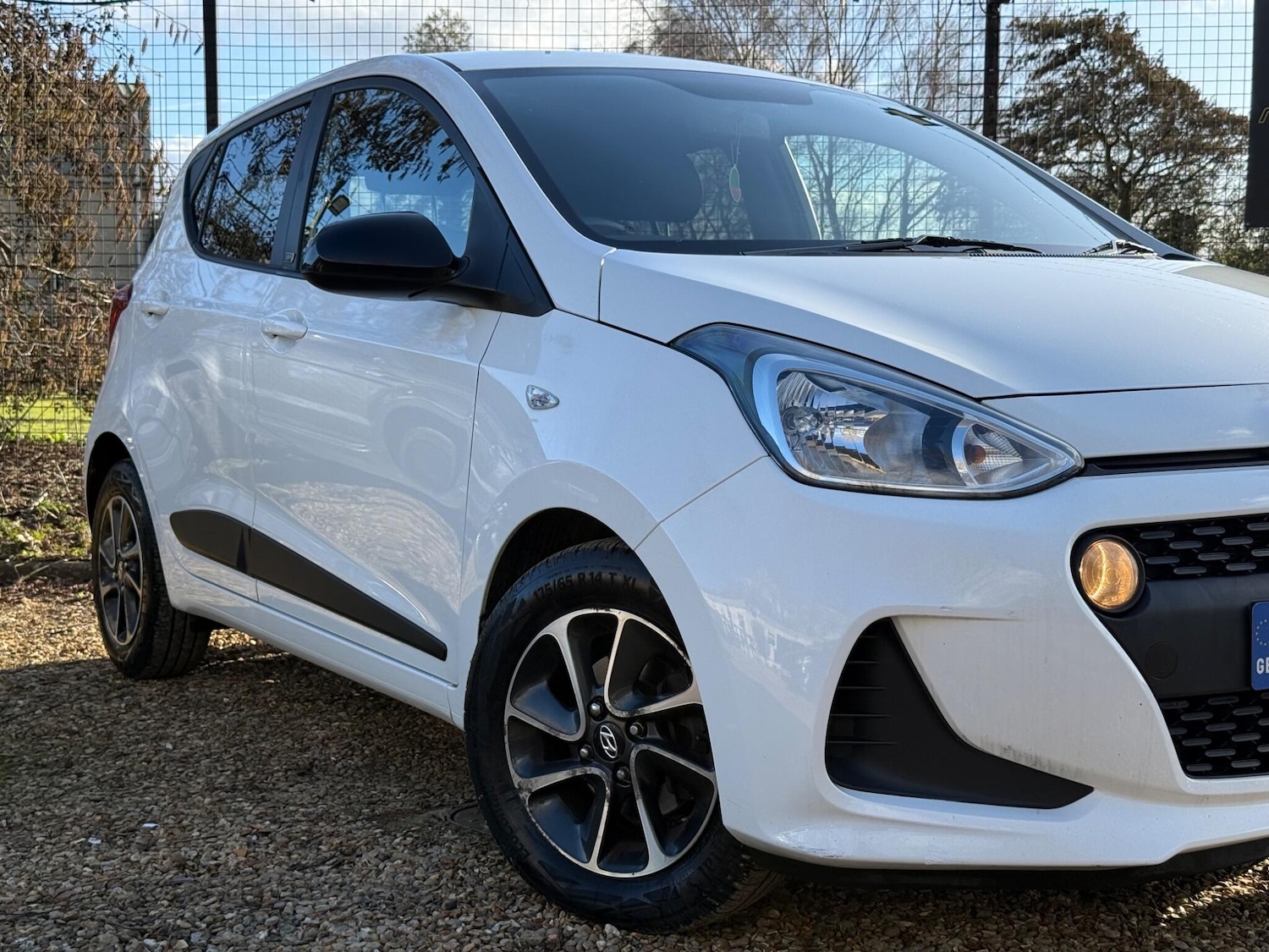 Used Hyundai i10 2018 for sale - 77637619: Photo 2