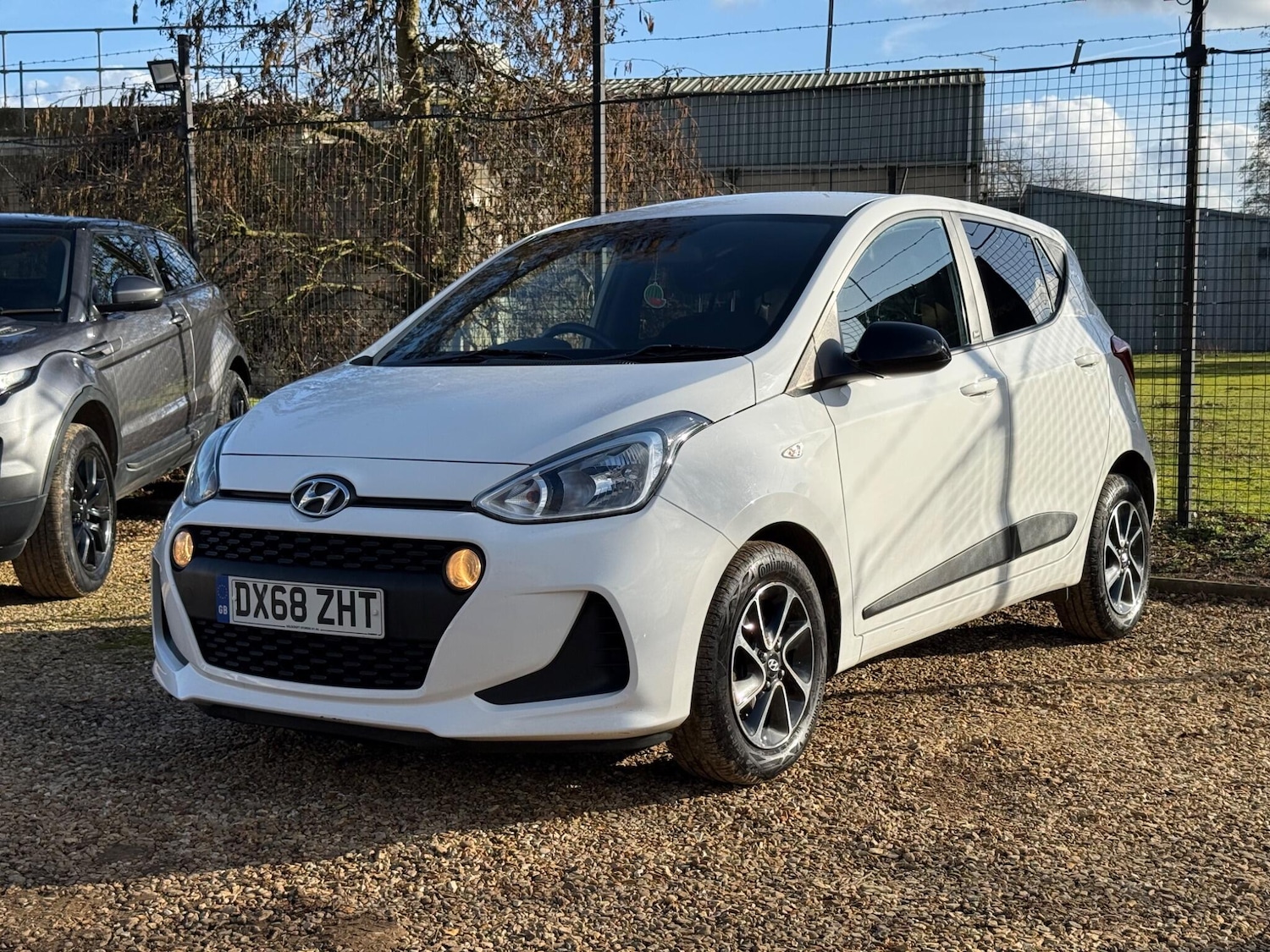 Used Hyundai i10 2018 for sale - 77637619: Photo 4