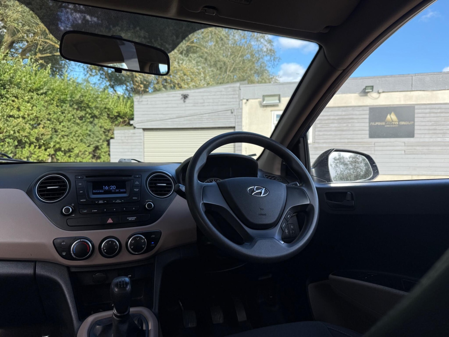 Used Hyundai i10 2015 for sale - 76020693: Photo 10