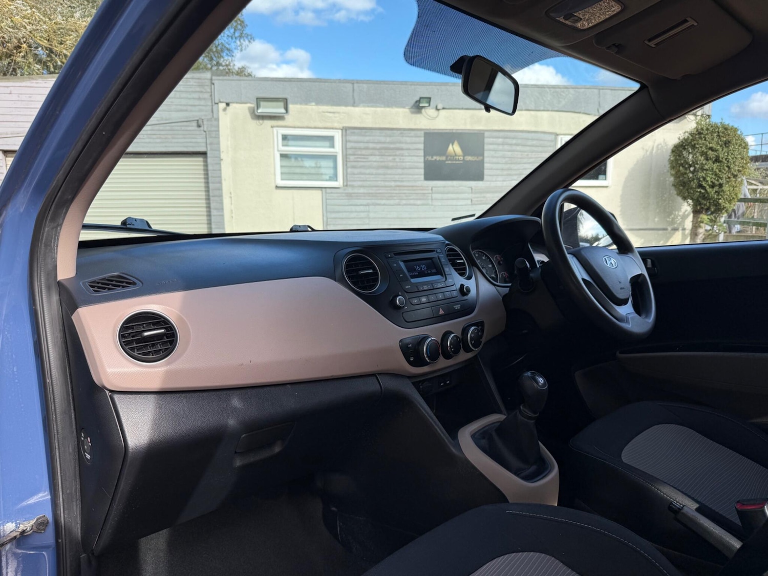 Used Hyundai i10 2015 for sale - 76020693: Photo 12