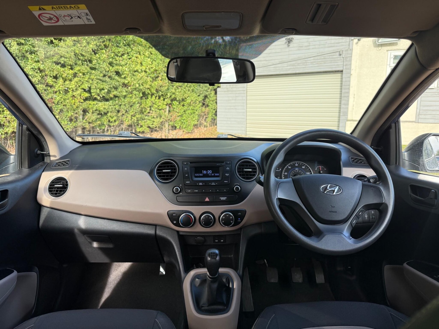 Used Hyundai i10 2015 for sale - 76020693: Photo 9