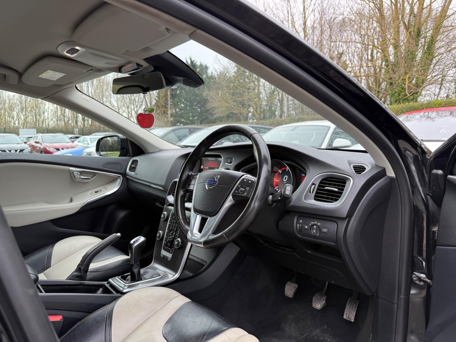 Used Volvo V40 Cross Country for sale - 77957045: Photo 10