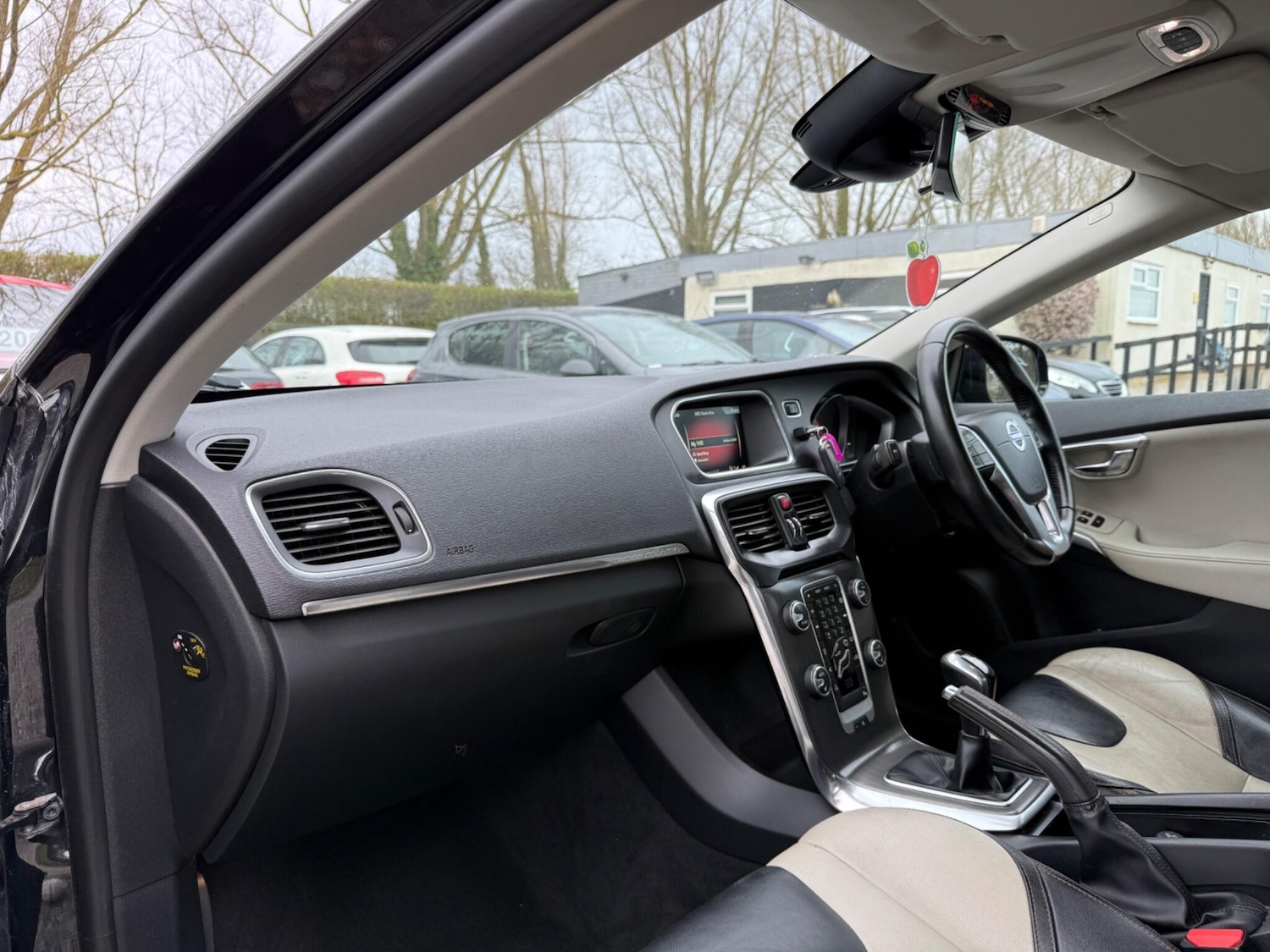 Used Volvo V40 Cross Country for sale - 77957045: Photo 13