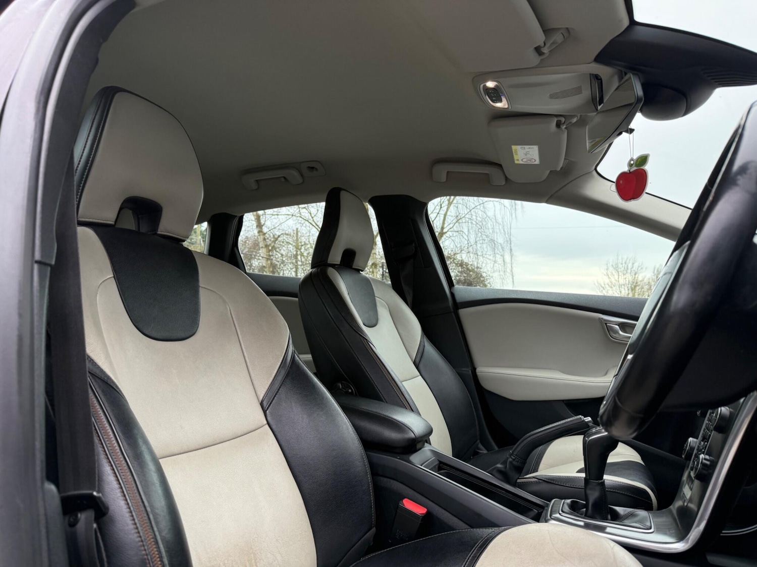 Used Volvo V40 Cross Country for sale - 77957045: Photo 14