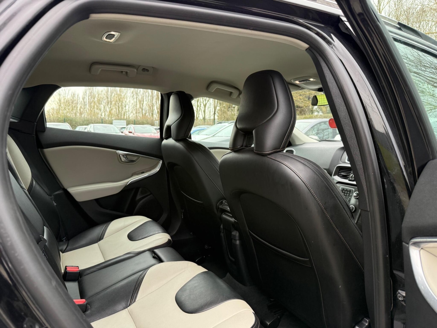 Used Volvo V40 Cross Country for sale - 77957045: Photo 16