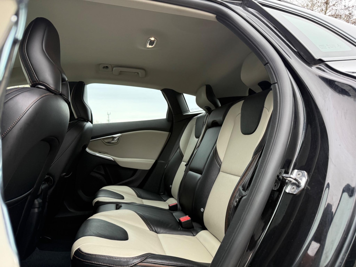 Used Volvo V40 Cross Country for sale - 77957045: Photo 28