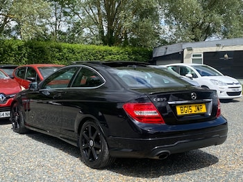 Used Mercedes-Benz C Class 2015 for sale - 79304090: Photo