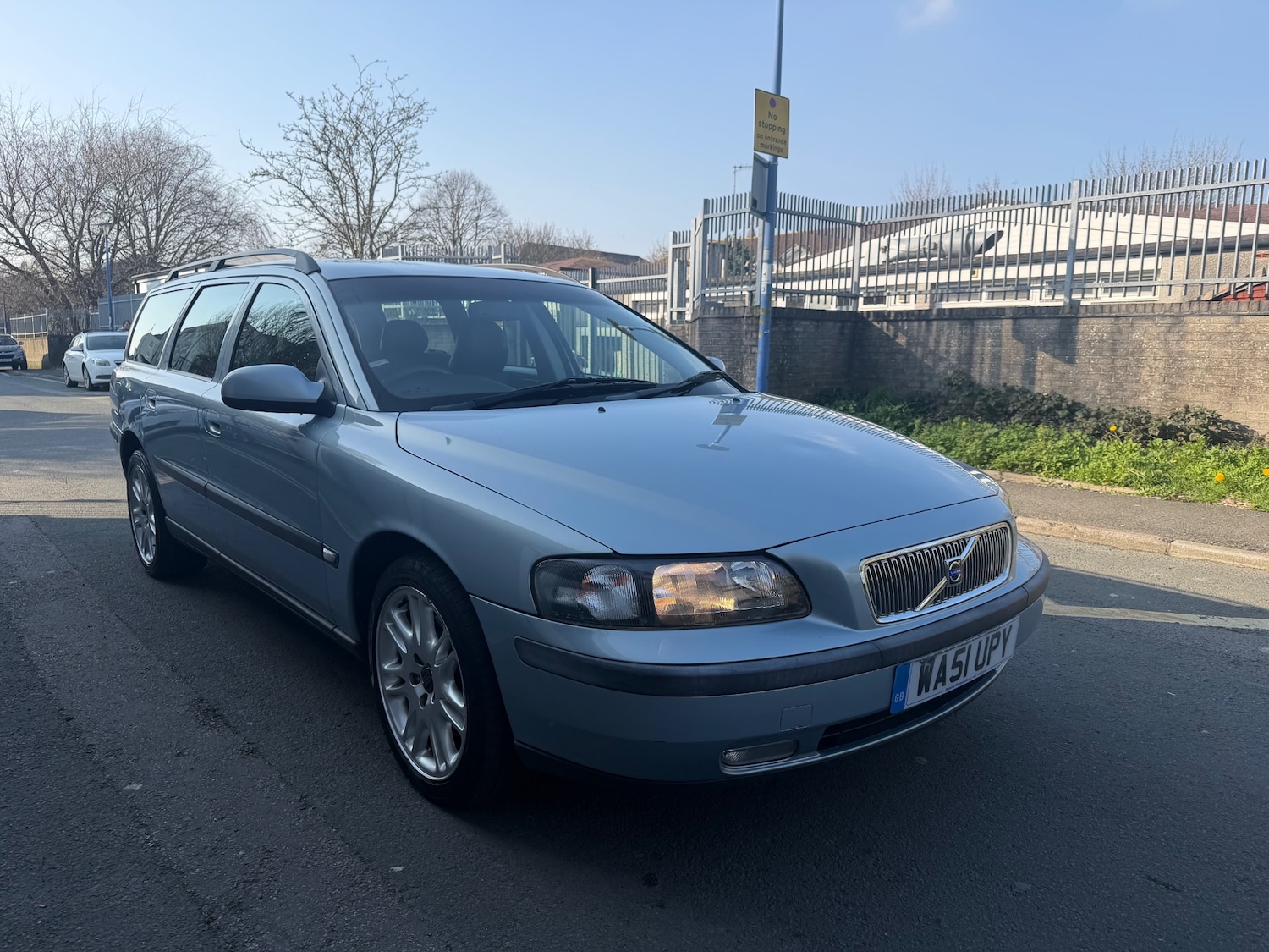 Used Volvo V70 2001 for sale - 77745215: Photo 2