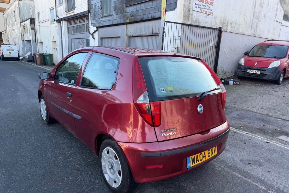 Used Fiat Punto 2004 for sale - 77475672: Photo 4