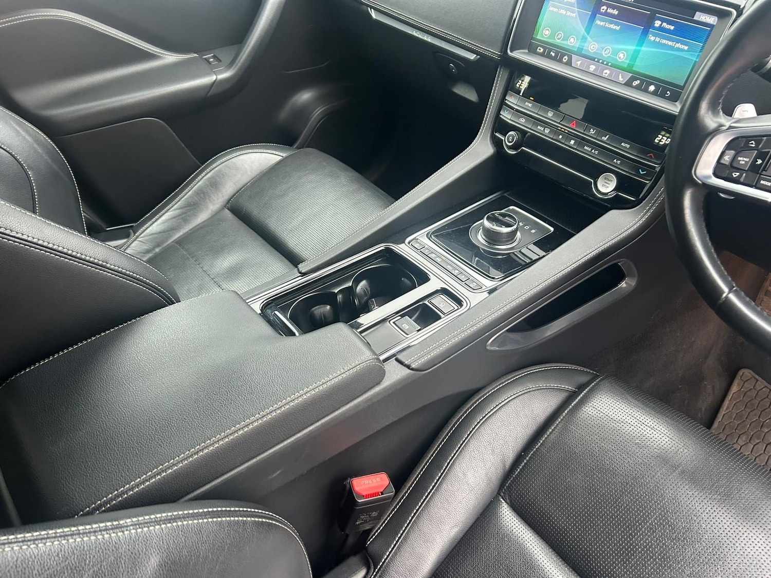 Used Jaguar F-Pace 2019 for sale - 76726179: Photo 12