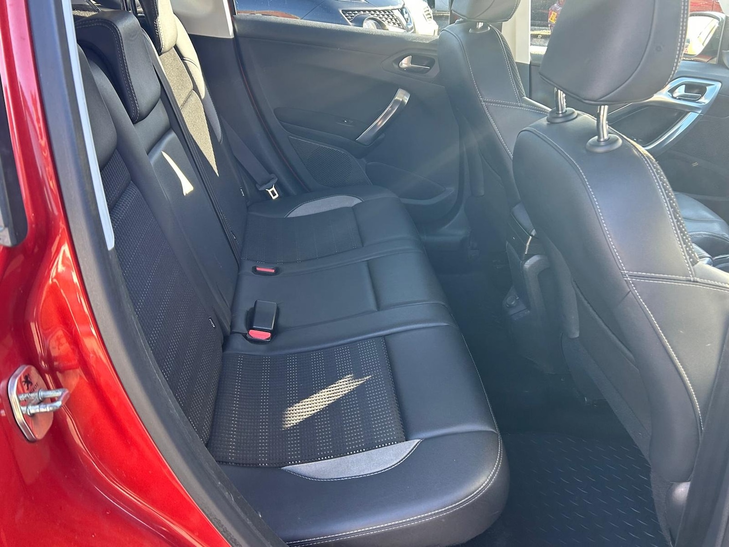 Used Peugeot 2008 2015 for sale - 76376359: Photo 11