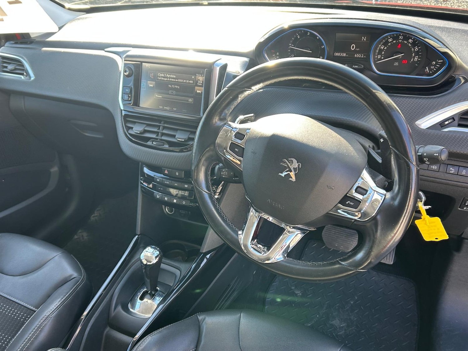 Used Peugeot 2008 2015 for sale - 76376359: Photo 14