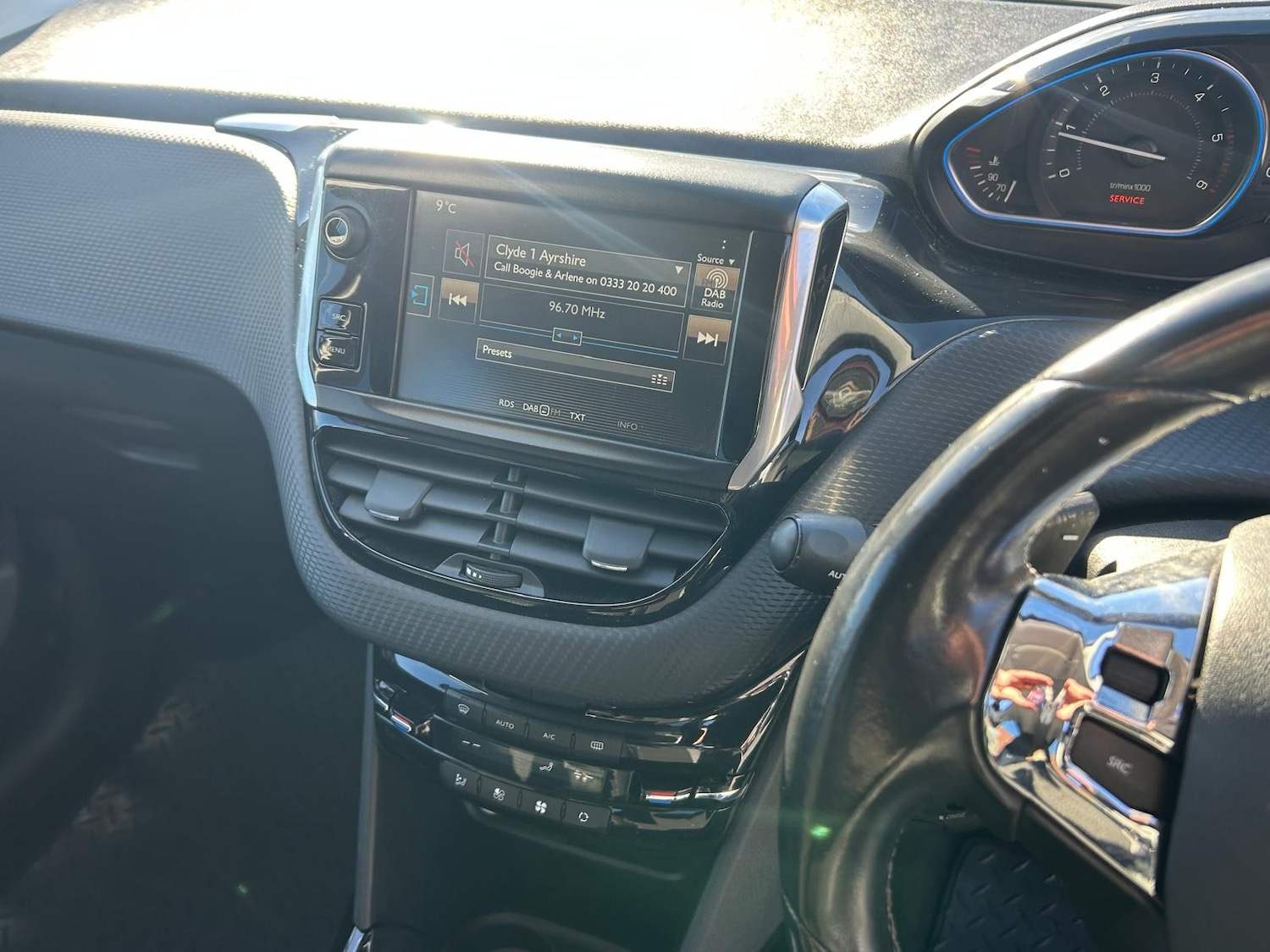 Used Peugeot 2008 2015 for sale - 76376359: Photo 16