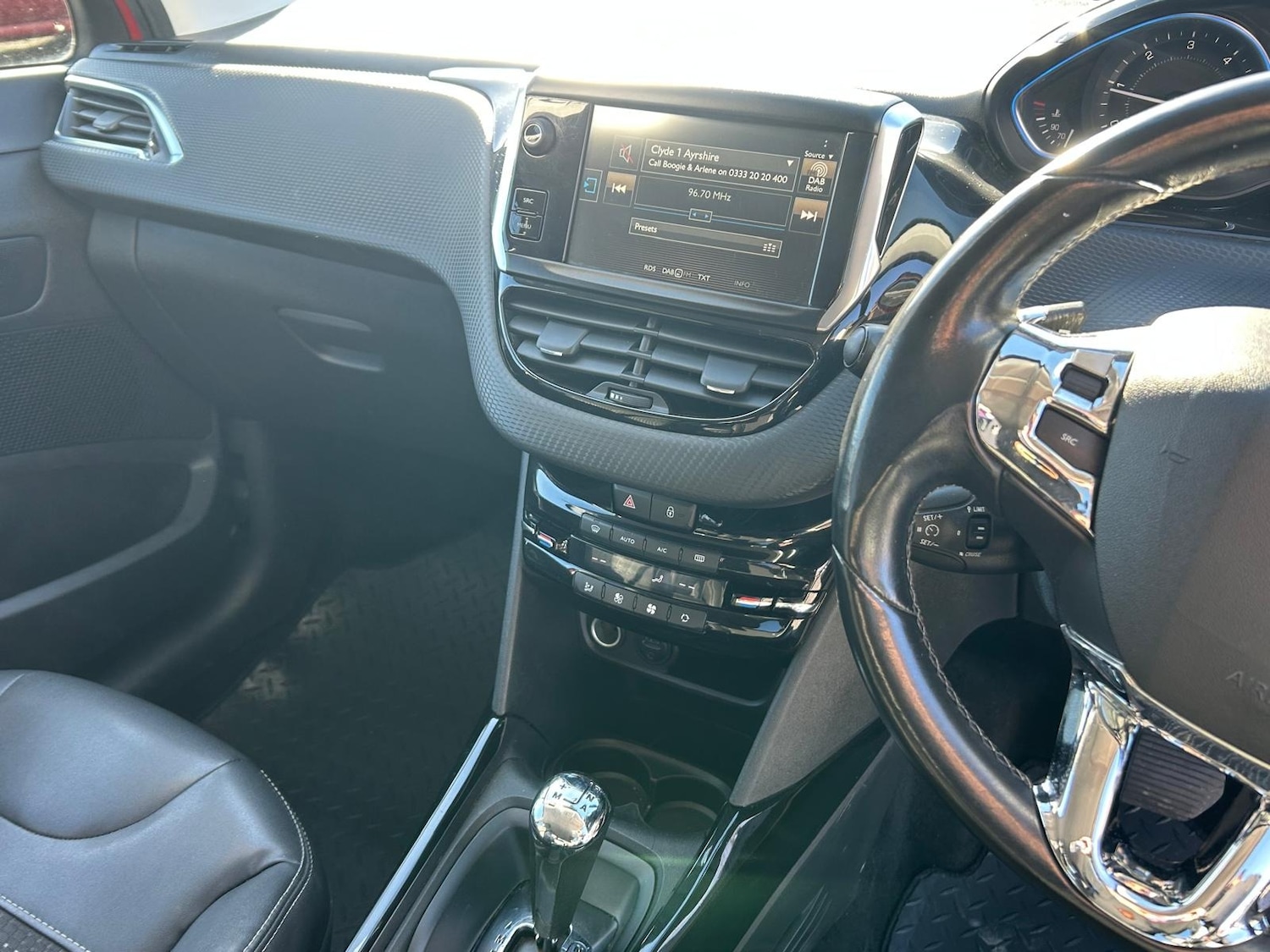 Used Peugeot 2008 2015 for sale - 76376359: Photo 17