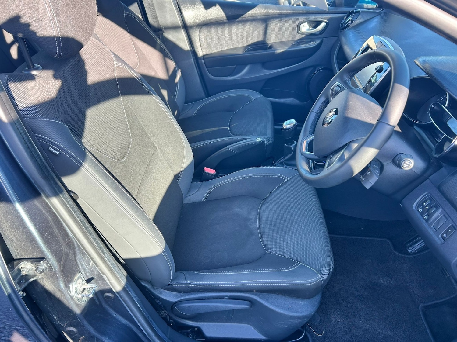 Used Renault Clio 2017 for sale - 77797742: Photo 9