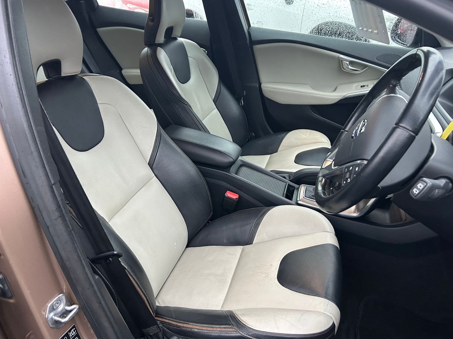 Used Volvo V40 2014 for sale - 76716102: Photo 10