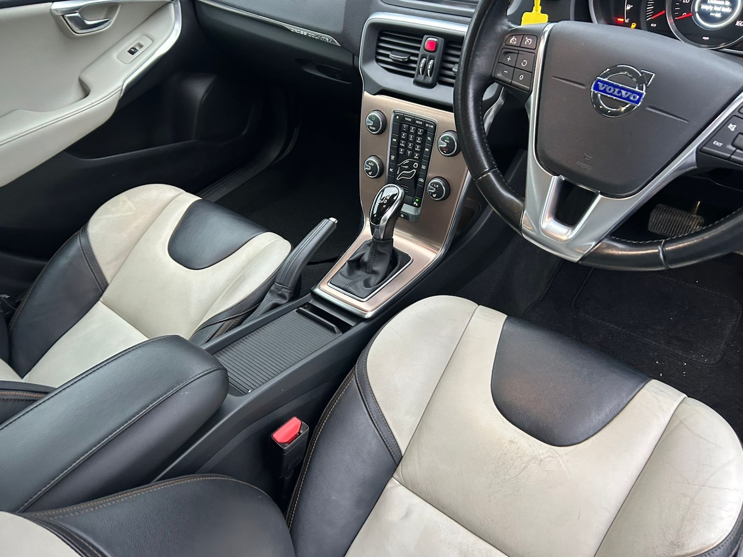 Used Volvo V40 2014 for sale - 76716102: Photo 11