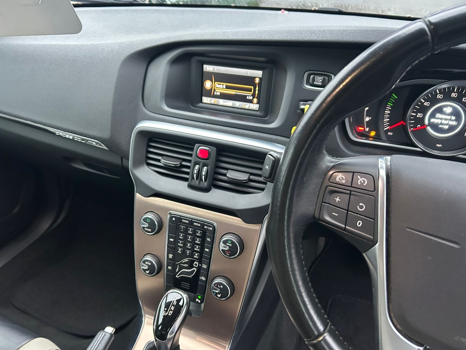 Used Volvo V40 2014 for sale - 76716102: Photo 12