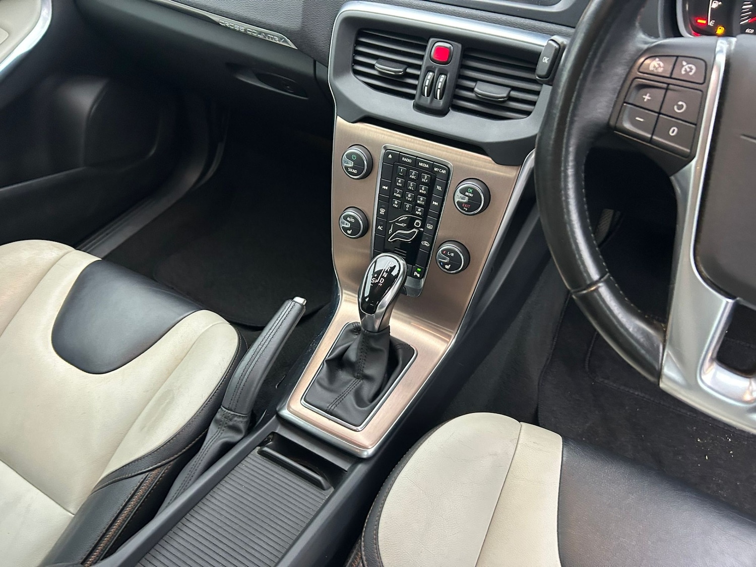 Used Volvo V40 2014 for sale - 76716102: Photo 14