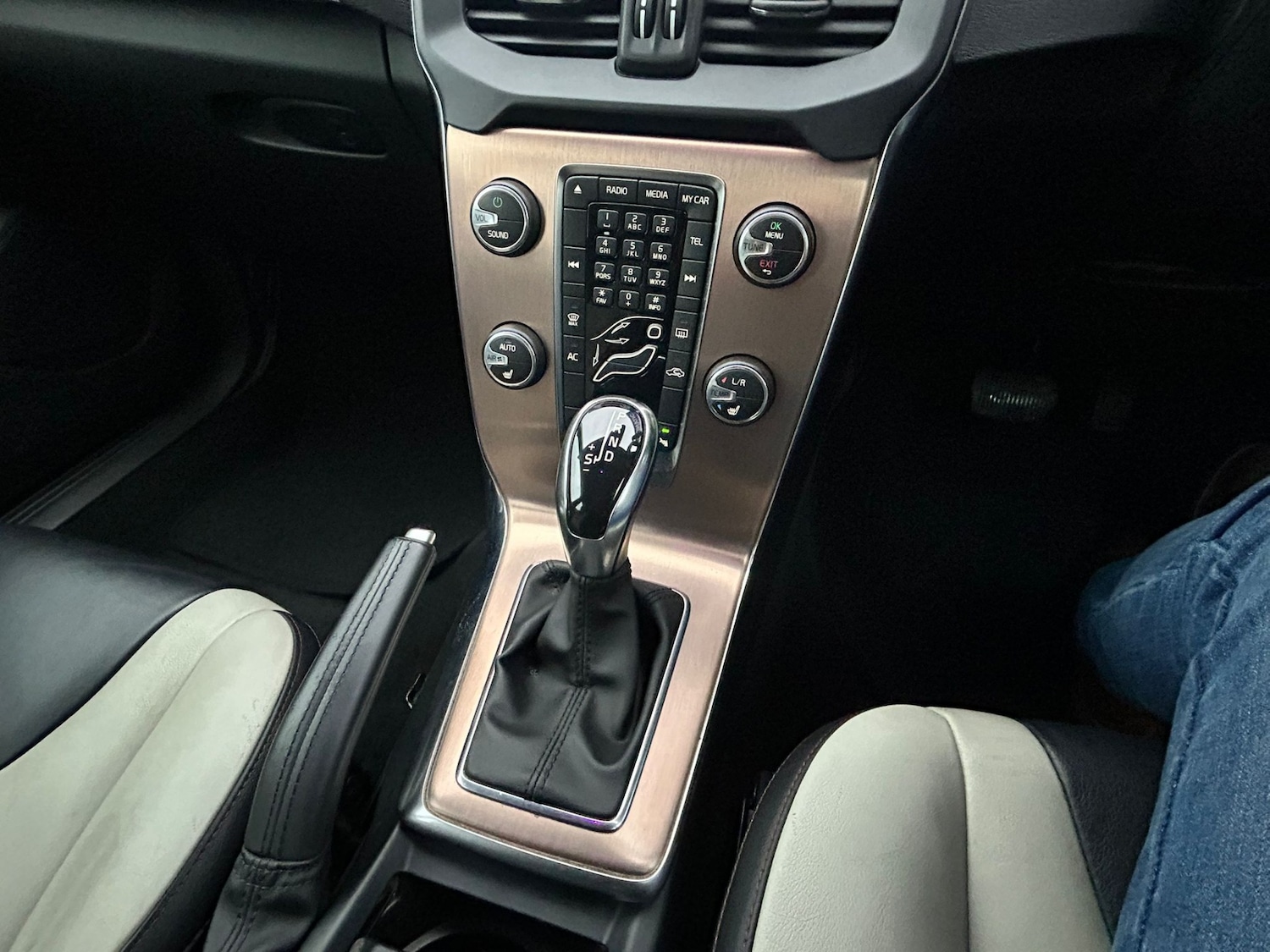 Used Volvo V40 2014 for sale - 76716102: Photo 15