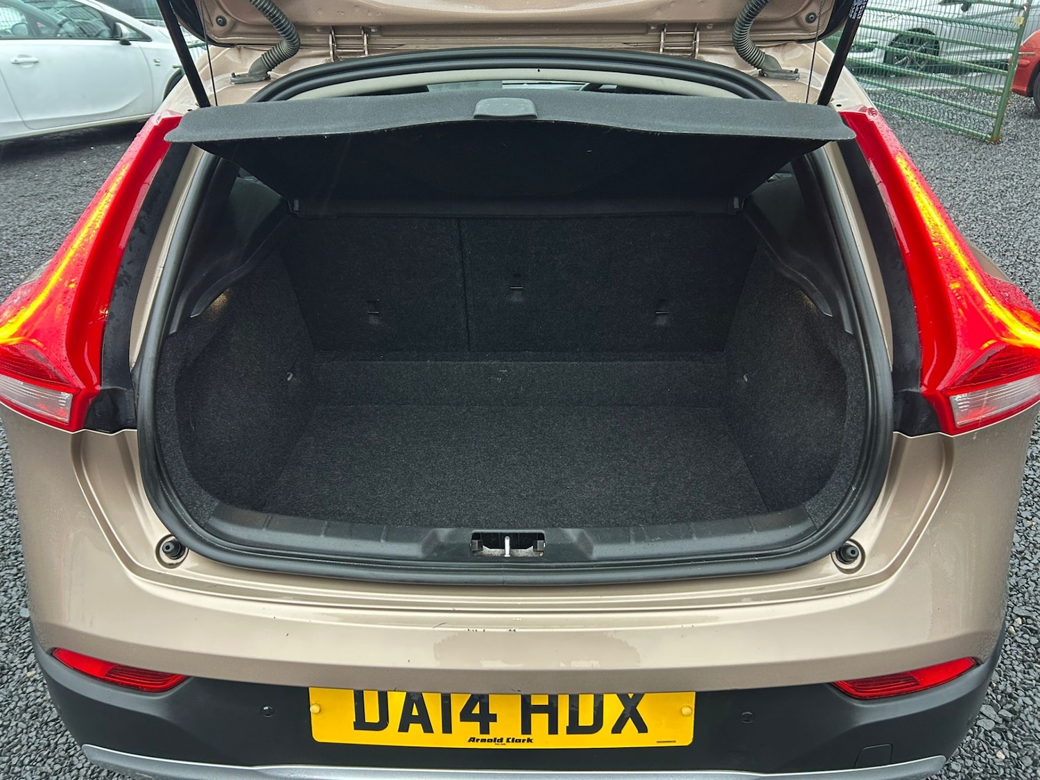 Used Volvo V40 2014 for sale - 76716102: Photo 21