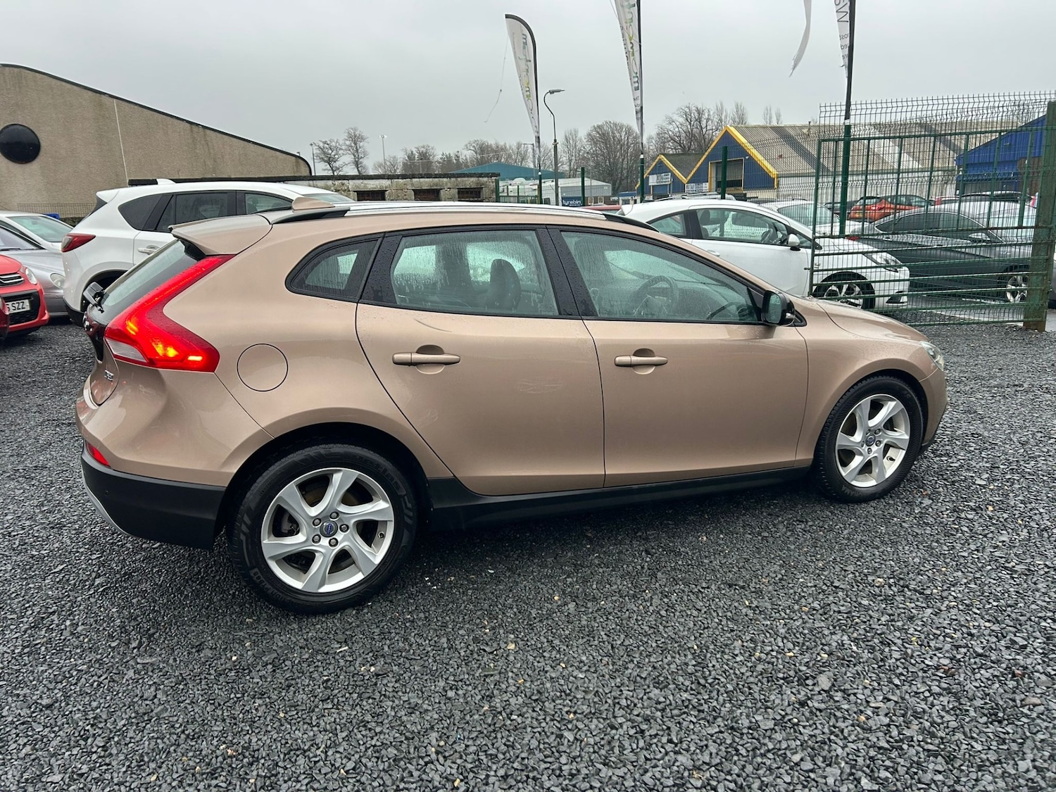 Used Volvo V40 2014 for sale - 76716102: Photo 3