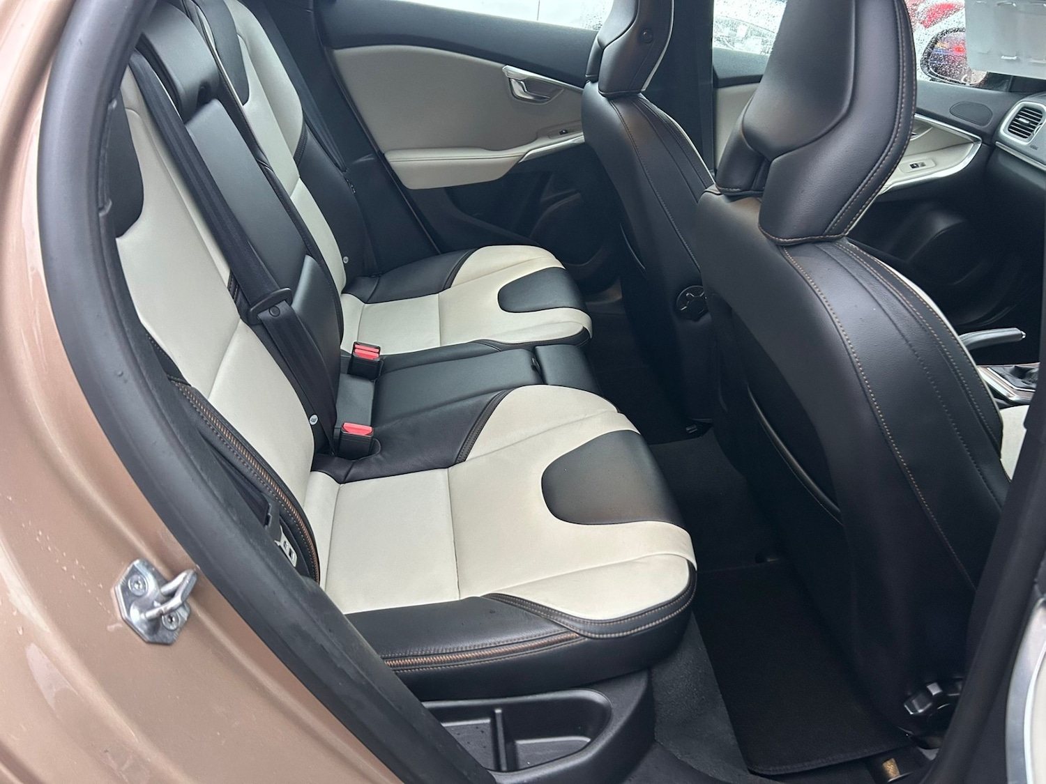 Used Volvo V40 2014 for sale - 76716102: Photo 8