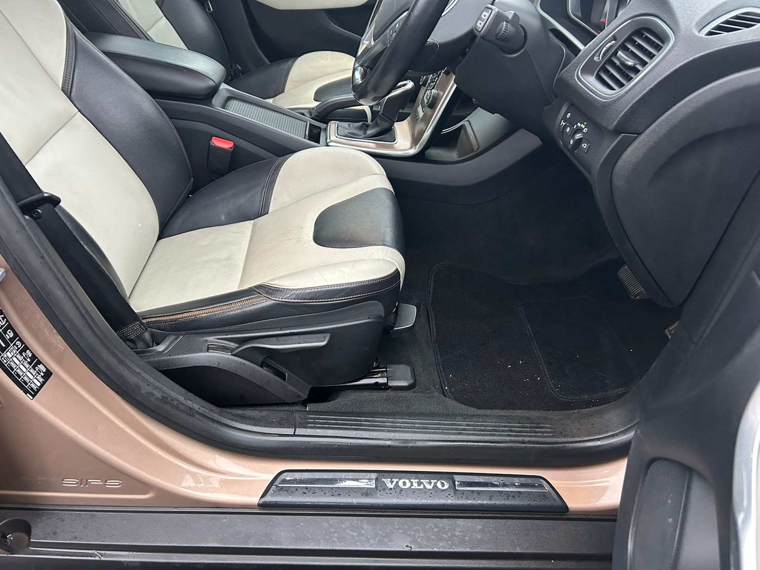 Used Volvo V40 2014 for sale - 76716102: Photo 9