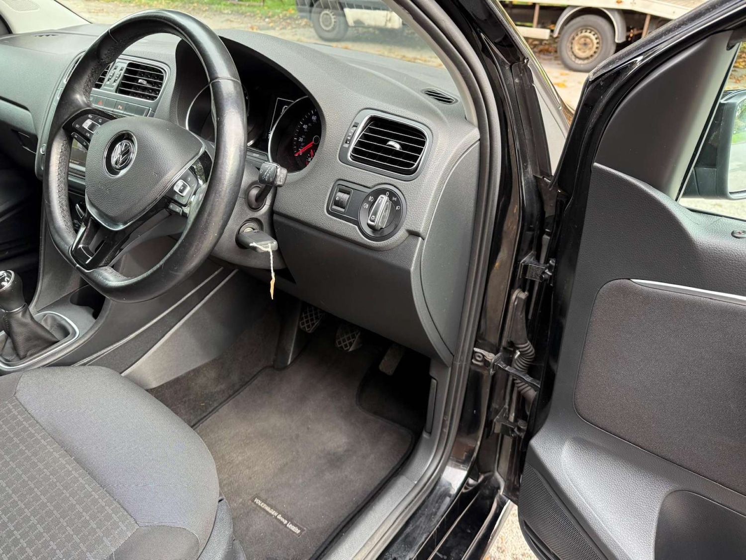 Used Volkswagen Polo 2016 for sale - 76601374: Photo 9