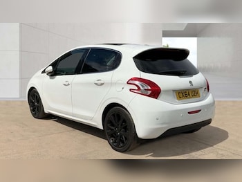 Used Peugeot 208 2014 for sale - 79174104: Photo