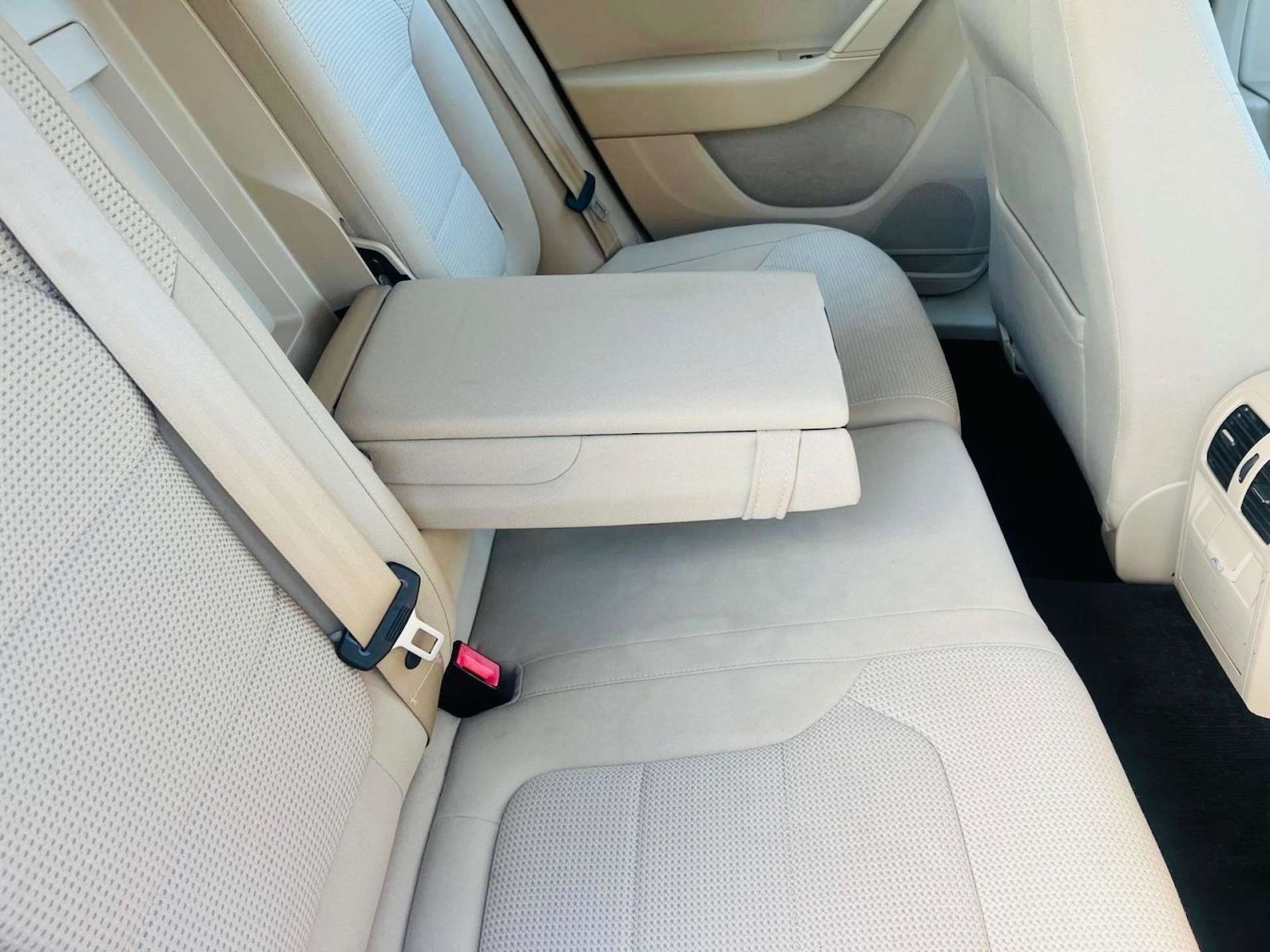 Used Volkswagen Passat 2012 for sale - 76600792: Photo 24