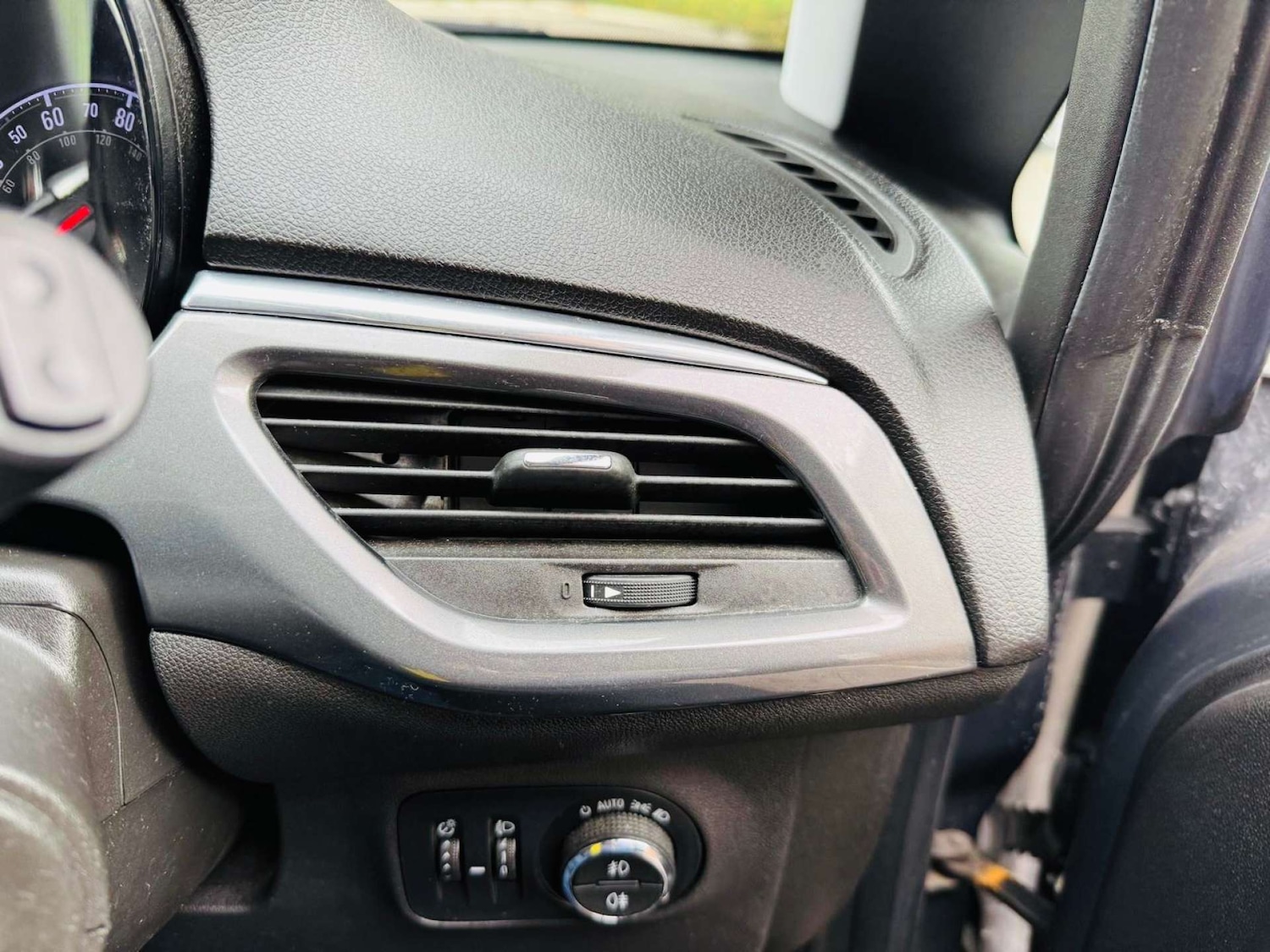 Used Vauxhall Corsa 2016 for sale - 75909945: Photo 38