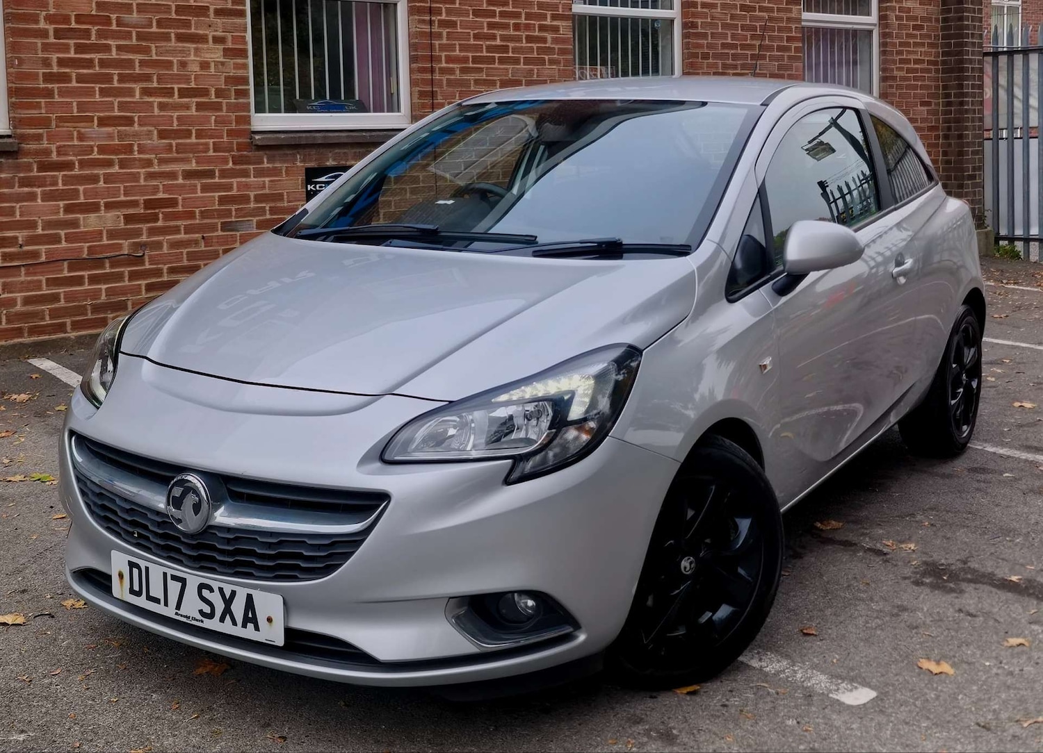 Used Vauxhall Corsa 2017 for sale - 76601365: Photo 2