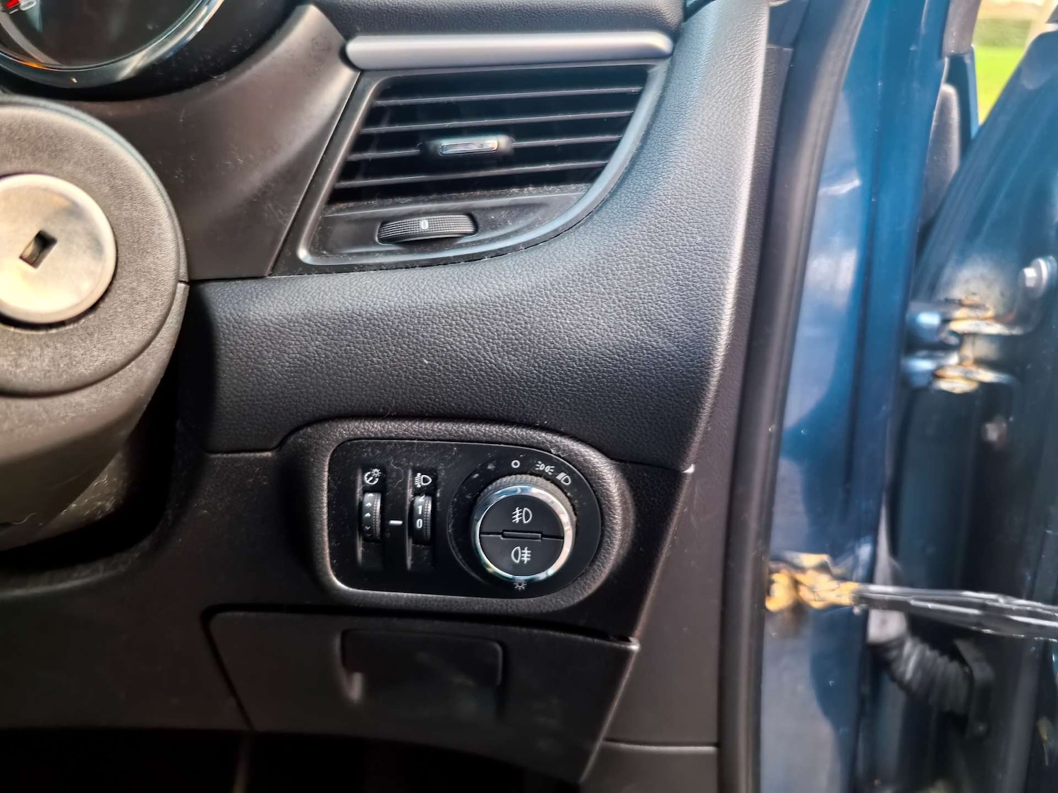 Used Vauxhall Zafira Tourer 2013 for sale - 77393363: Photo 37