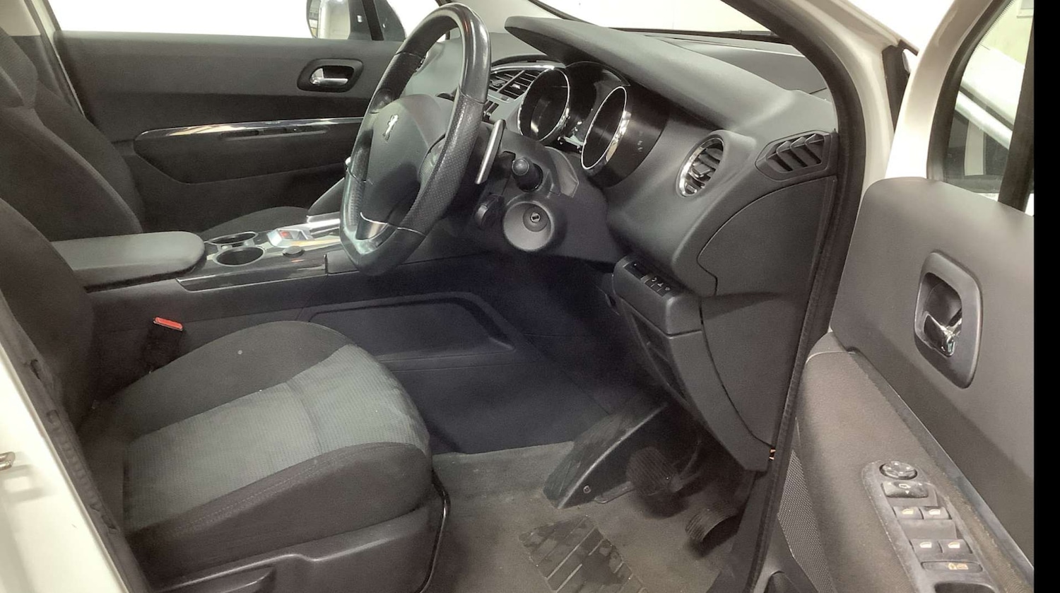 Used Peugeot 3008 2011 for sale - 76693605: Photo 8