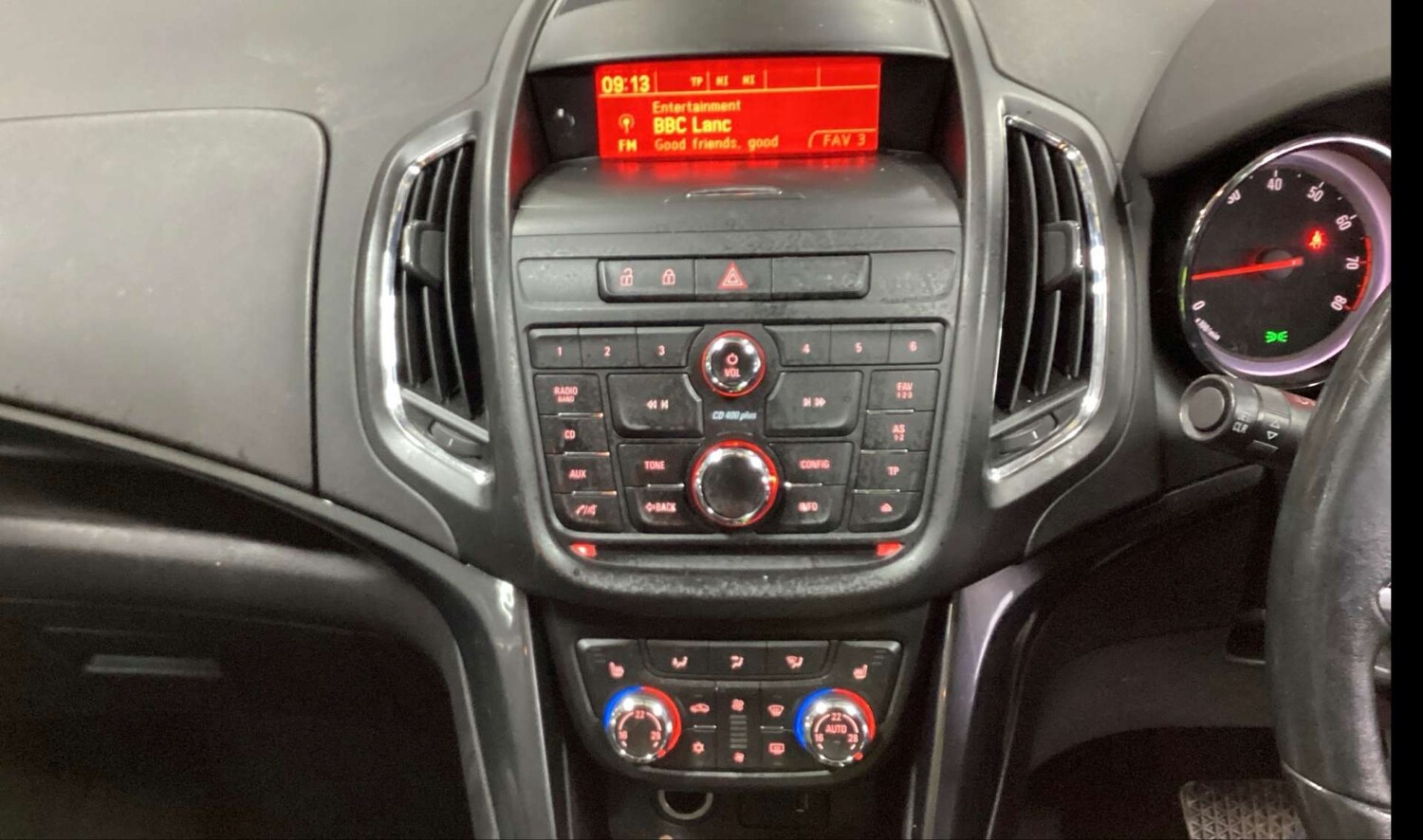 Used Vauxhall Zafira 2015 for sale - 77548521: Photo 9