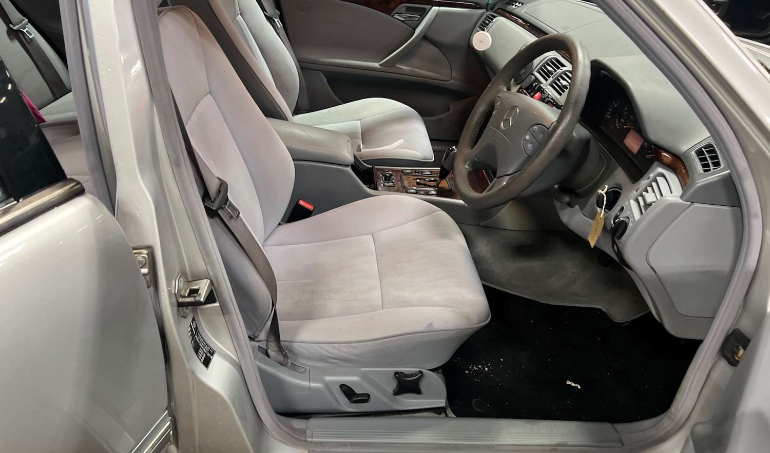 Used Mercedes-Benz E Class 2001 for sale - 77836327: Photo 9