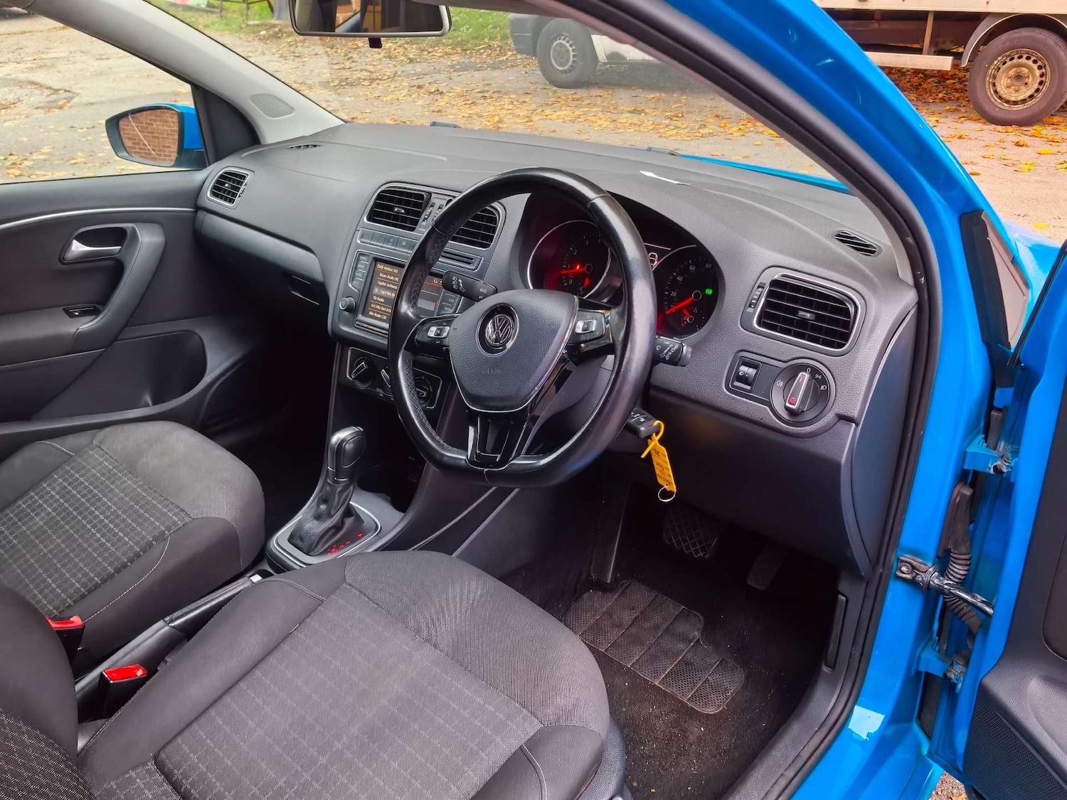 Used Volkswagen Polo 2015 for sale - 76602118: Photo 24