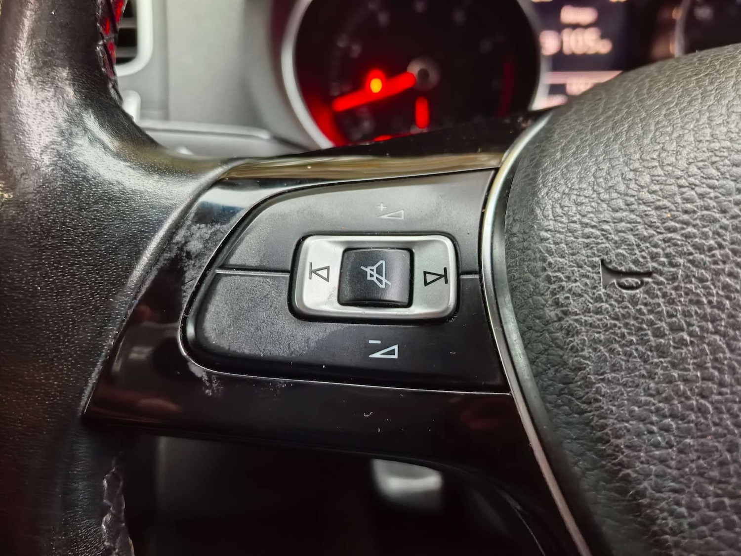 Used Volkswagen Polo 2015 for sale - 76602118: Photo 33