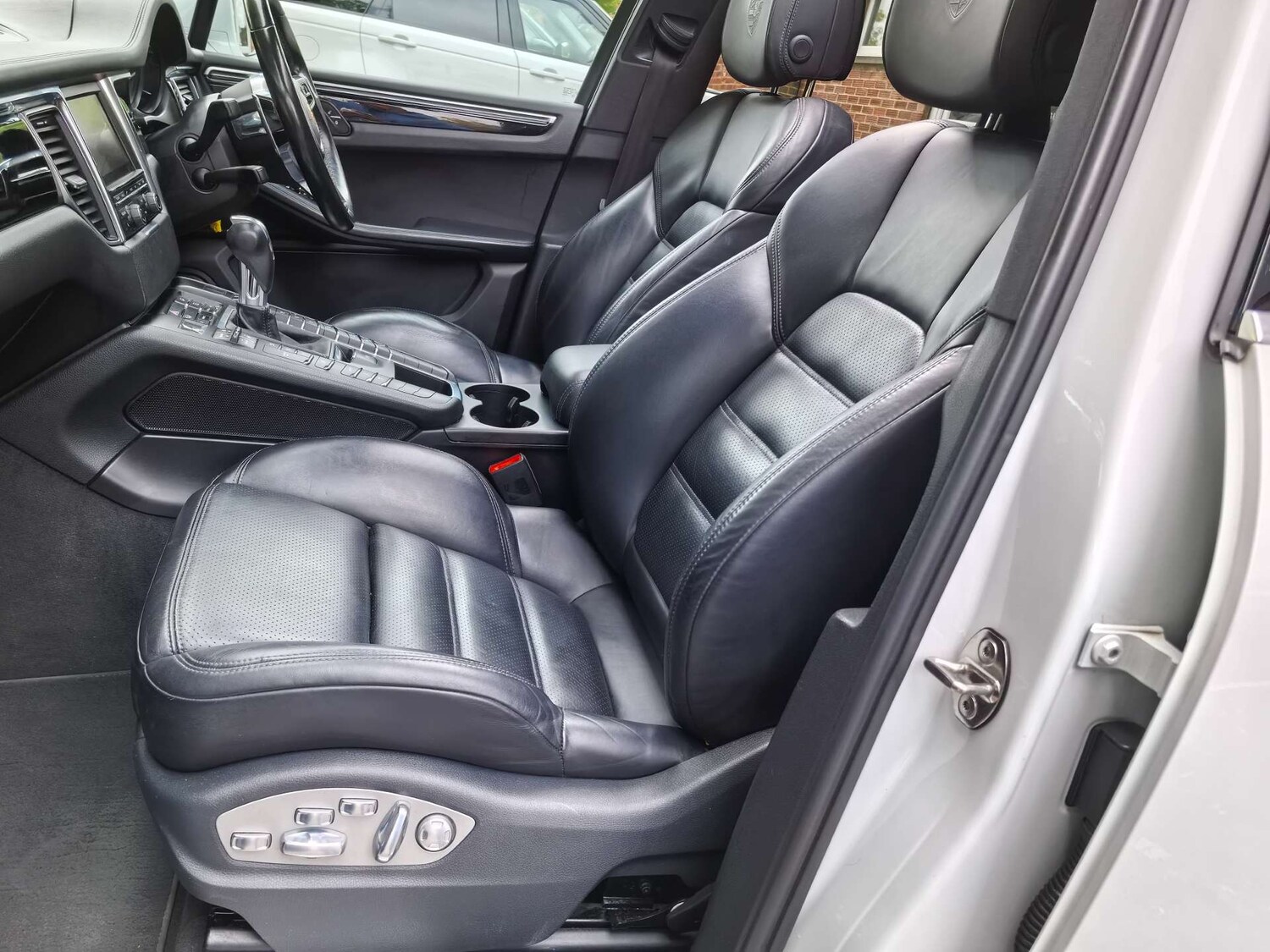 Used Porsche Macan 2015 for sale - 76602126: Photo 100