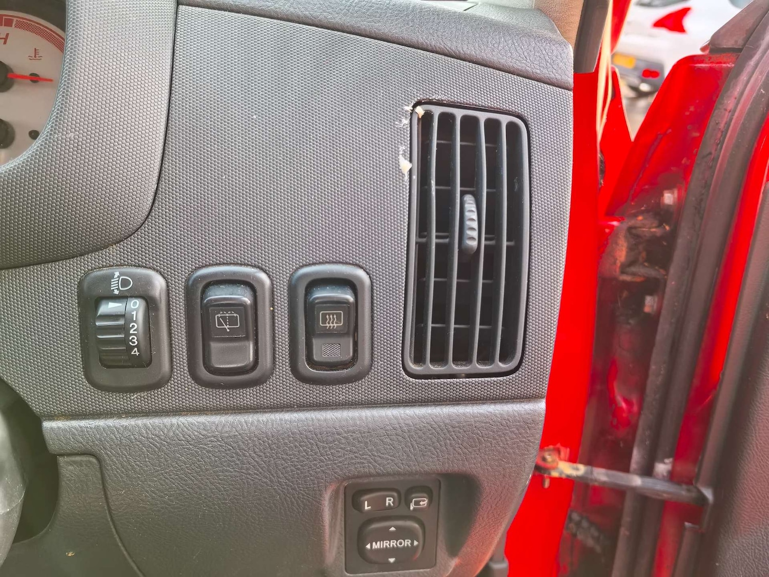 Used Daihatsu Sirion 2002 for sale - 76693607: Photo 56