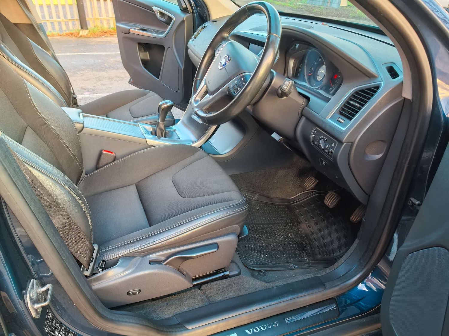 Used Volvo XC60 2015 for sale - 76855488: Photo 11